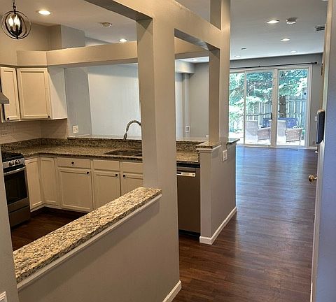 4th image of 719 Blossom Ct
