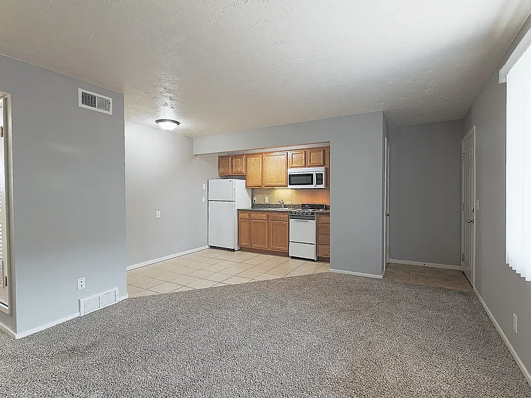 Marshall Apartments — Photo 25