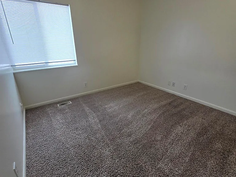 Murray Hill Apartments — Photo 17