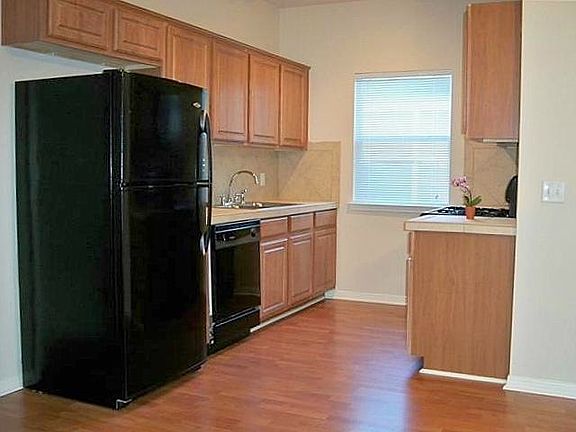 4th image of 1176 Bedford St #B
