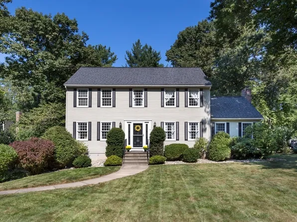 5 Evergreen Dr, Franklin, MA 02038