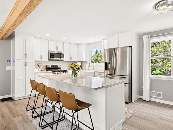 5th image of 18 Aldrich Dr