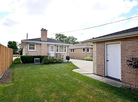 5th image of 7332 N Nora Ave