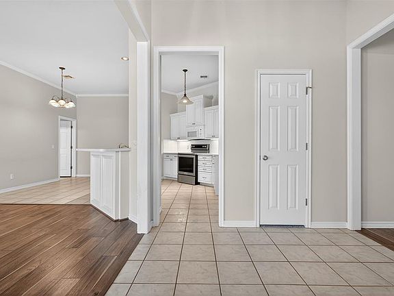 2nd image of 15528 Swallowtail Rd