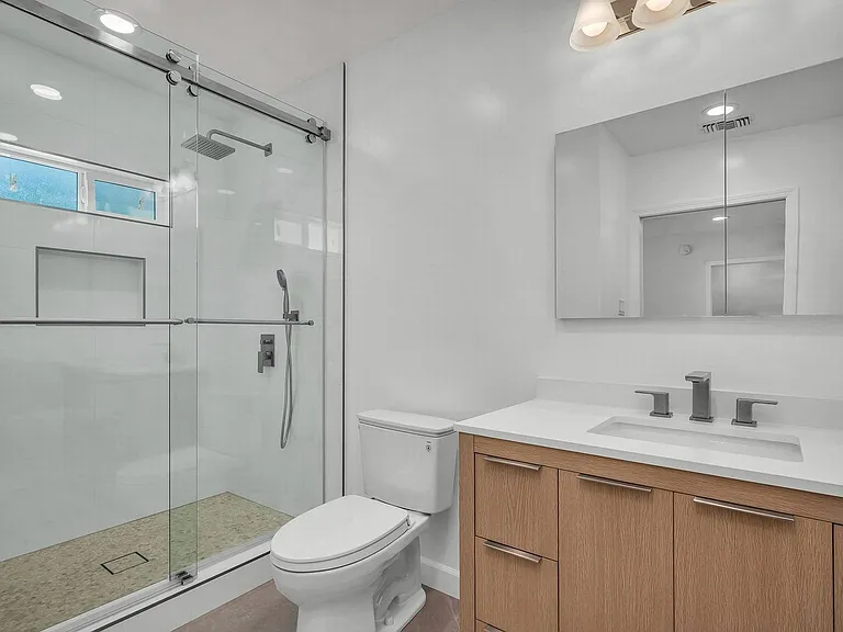 2828 Avenel St — Photo 12