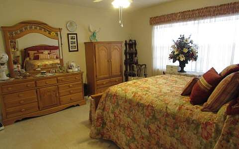5th image of 402 Lake Clay Dr S