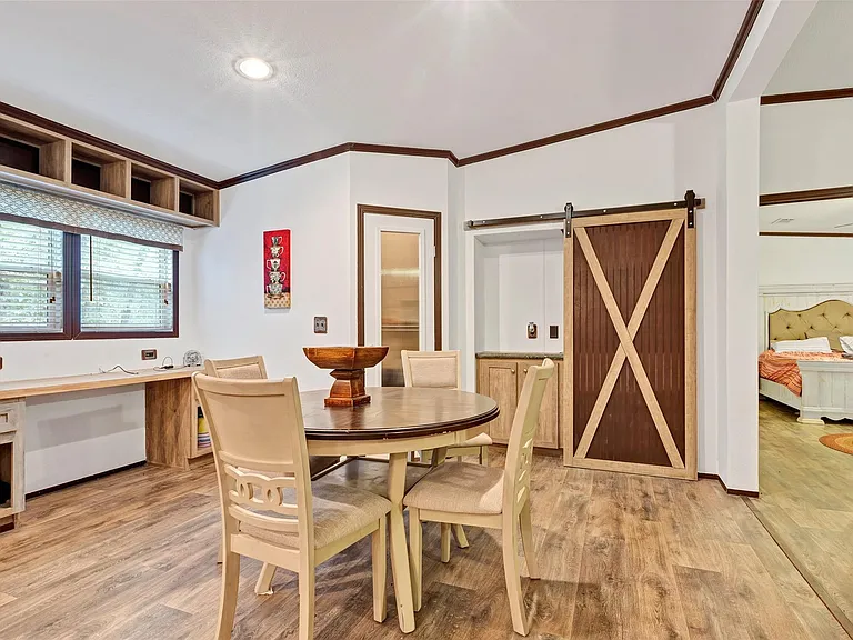 271 Shoreline Dr — Photo 13