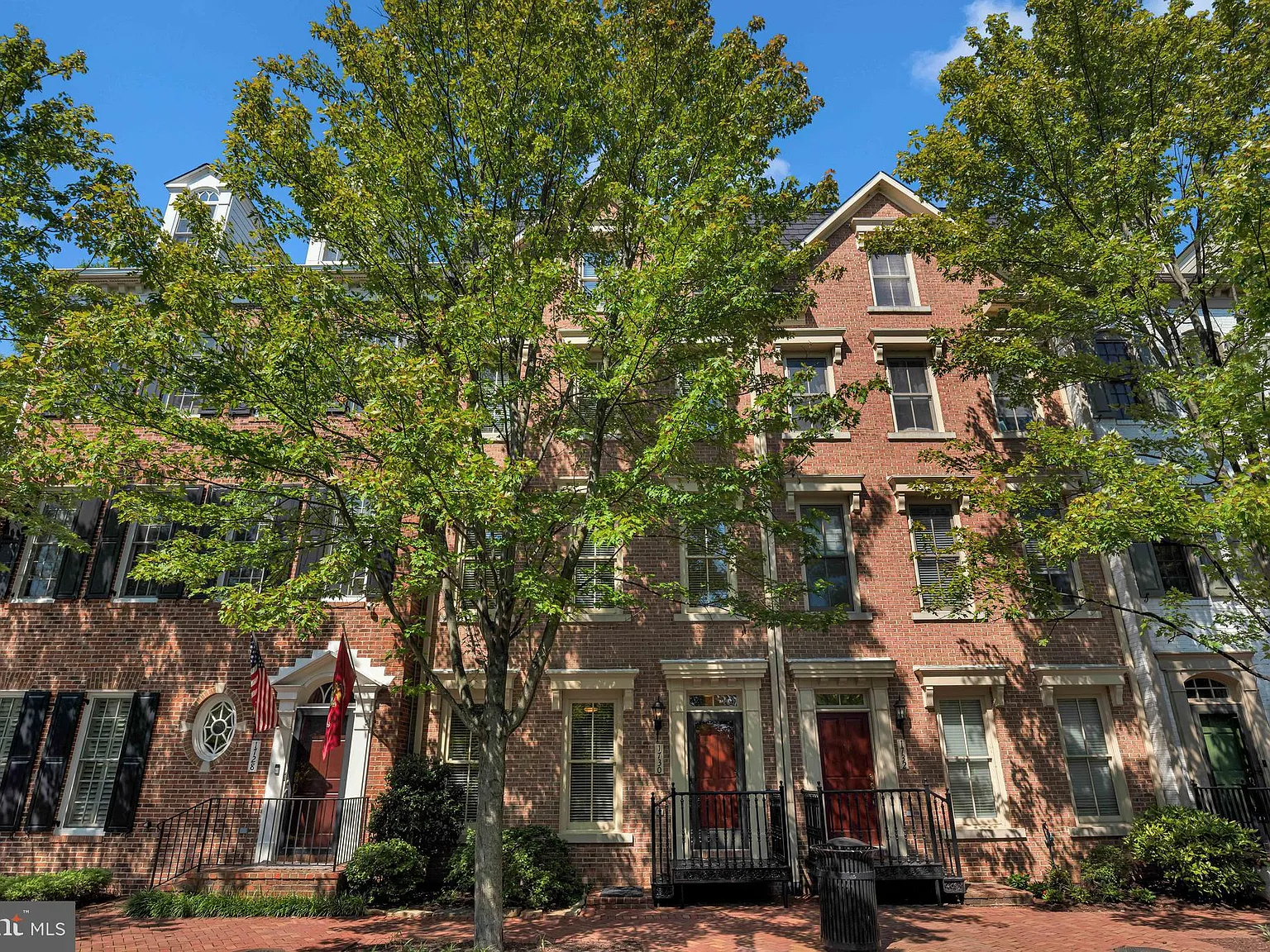 4 bed, 5.0 bath, 2618 sqft, $5,900 — Photo 4