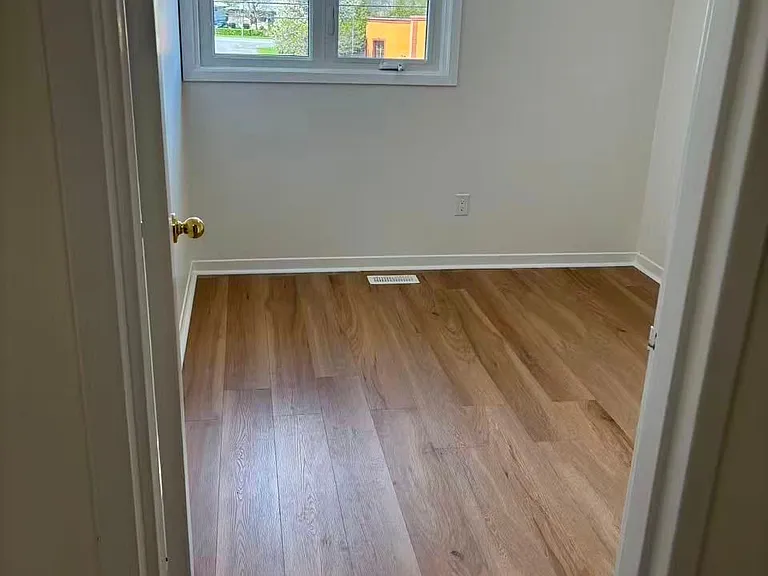 183 Main St E — Photo 8