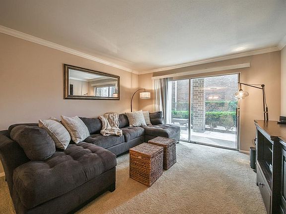 3rd image of 7575 Katy Fwy APT 34