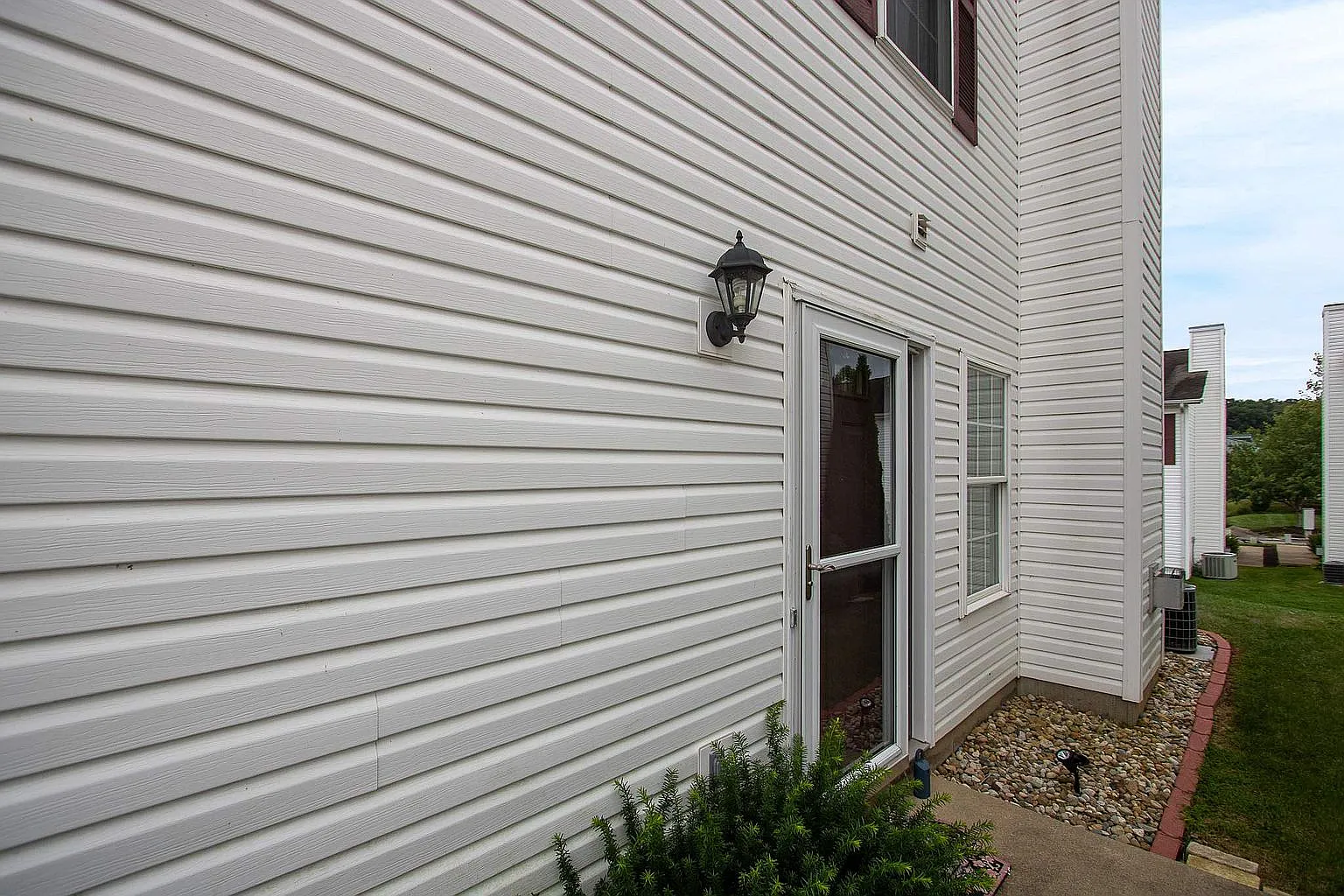 2623 E Oaklawn CT - 0 — Photo 2