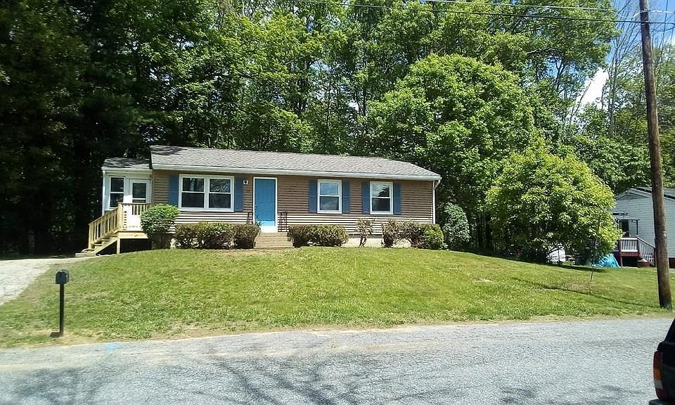 1st image of 70 Crestwood Dr