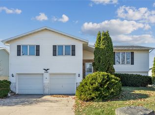 1280 S 15th St, Marion, IA 52302