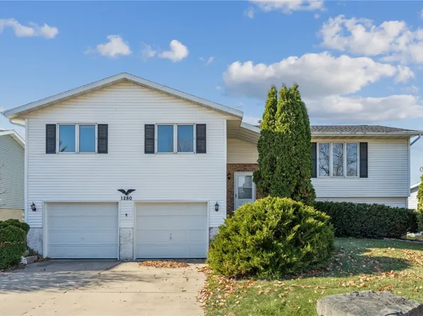 1280 S 15th St, Marion, IA 52302