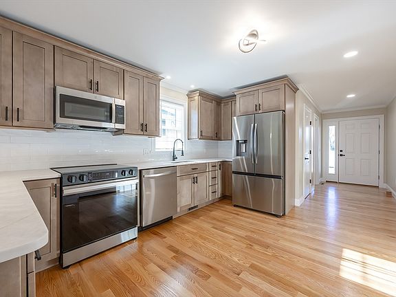 4th image of 50 Pullman Ave #A