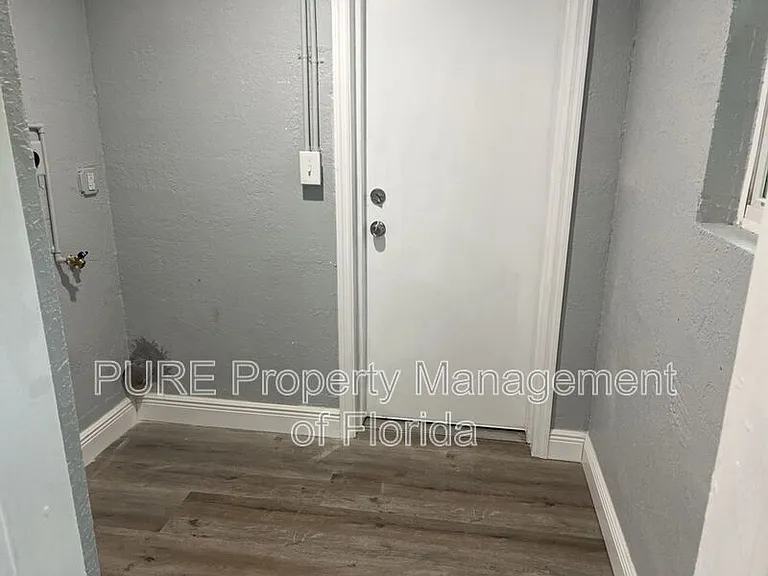 1135 NE 9th Ave — Photo 26