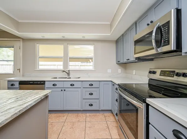 18318 Navajo Trail Dr, Spring, TX 77388