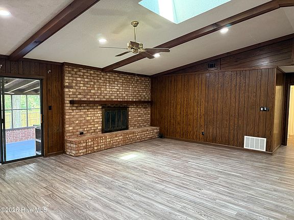 5th image of 2044 Bridgewater Dr