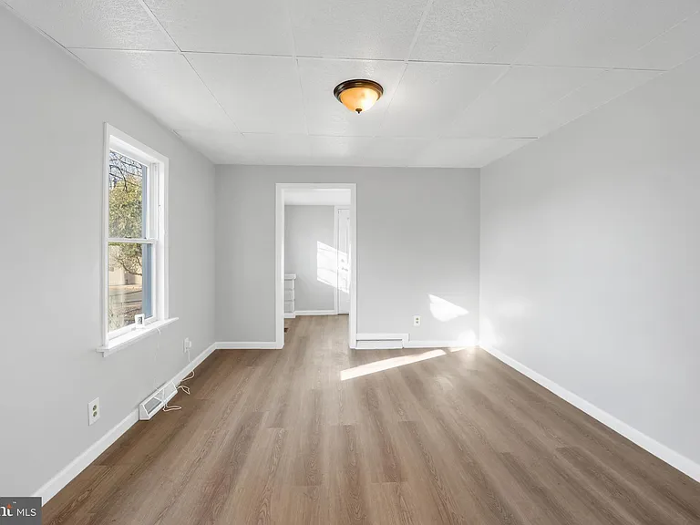 101 Railroad Blvd — Photo 9