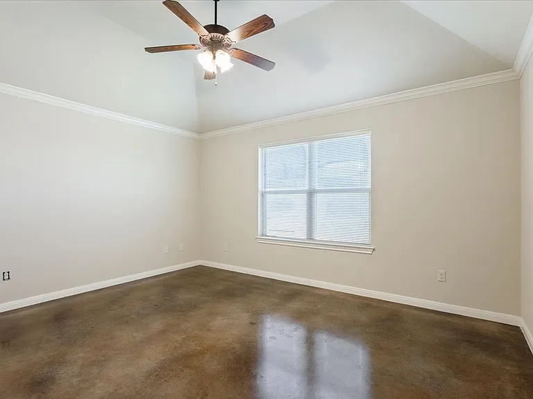 621 Monticello Cir — Photo 17