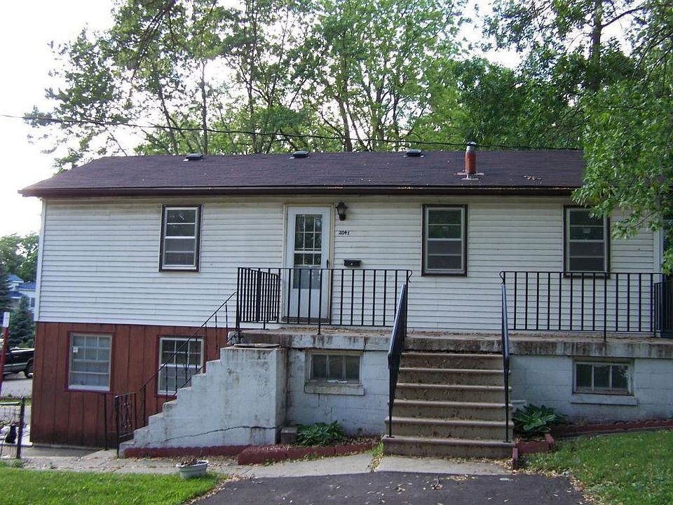 1st image of 204 1/2 Glen Cove Dr