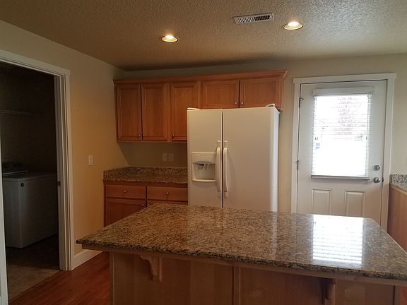 3rd image of 61367 Woodbury Ln