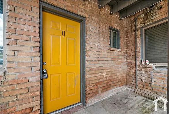 4811 Oakland St — Photo 16