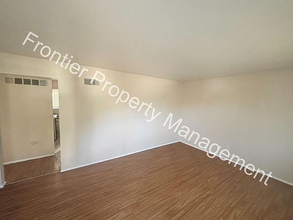 4th image of 238 Gladys Ave
