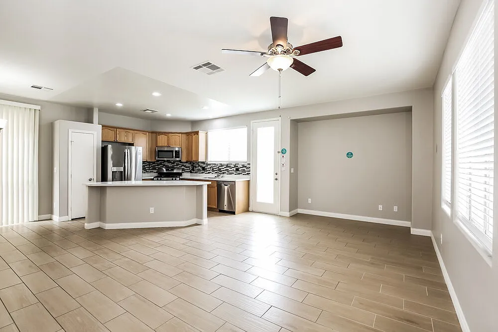 3 bed, 2.5 bath, 1805 sqft, $2,150 — Photo 4