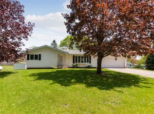 5961 Winthrope St, Coggon, IA 52218