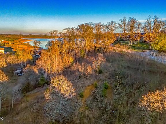 4th image of 719 Riveredge Ln