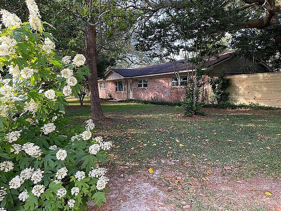 4th image of 725 Powell Dr NE