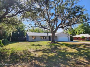 6135 Fairway Dr, Dade City, FL 33523