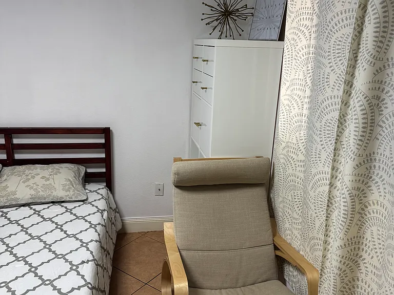 5420 W 27th Ct — Photo 4