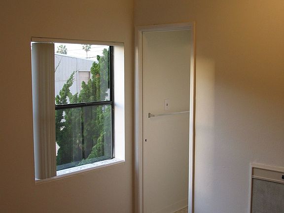 3rd image of 1628 W Oceanfront APT 9