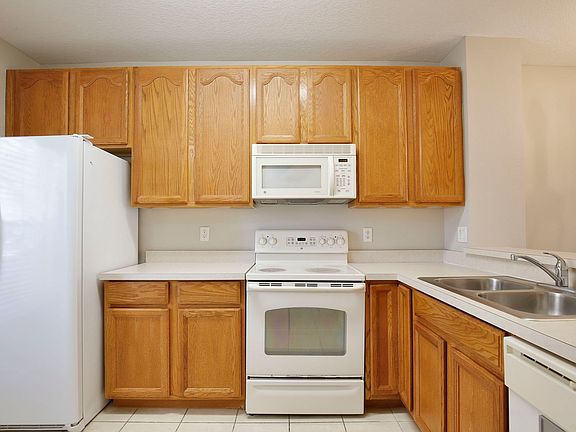 3rd image of 228 Weymouth Dr