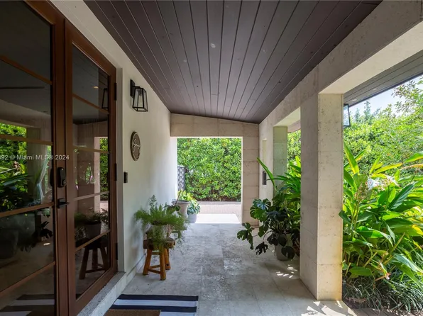 4700 Bay Point Rd, Miami, FL 33137