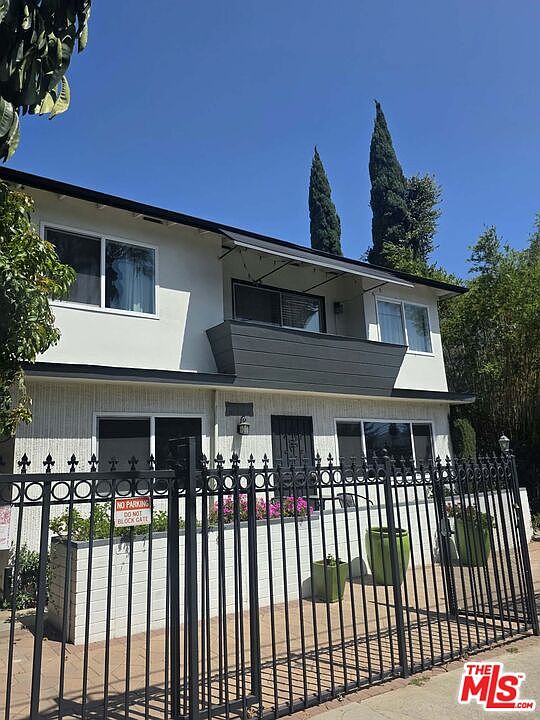 2nd image of 1922 N Vista Del Mar Ave APT 3