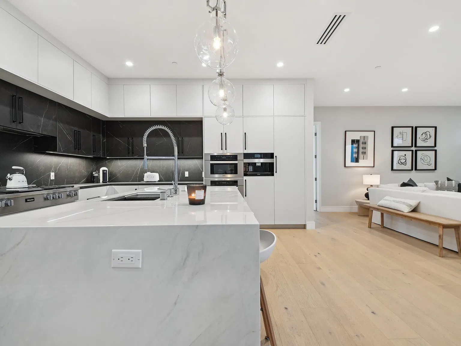 2 bed, 2.5 bath, 1950 sqft, $13,500 — Photo 4