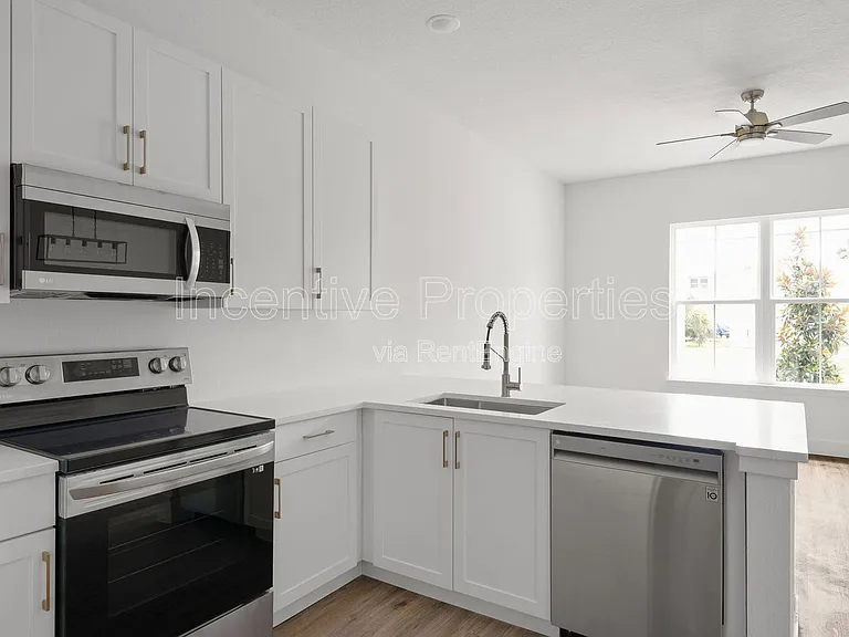 566 S Grandview Ave — Photo 10