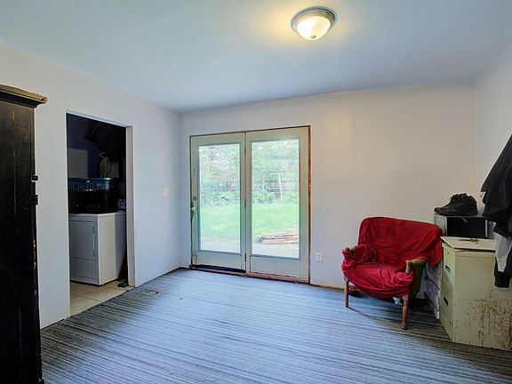 3rd image of 745 Park Ave