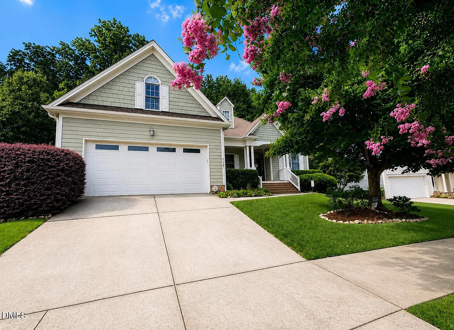 5 bed, 3.0 bath, 2636 sqft, $3,100 — Photo 2