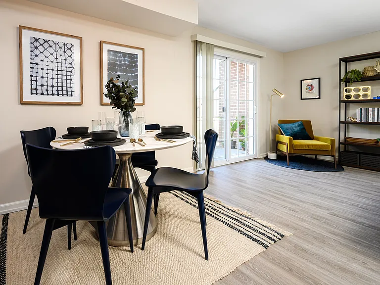550 S Dupont Pkwy — Photo 18