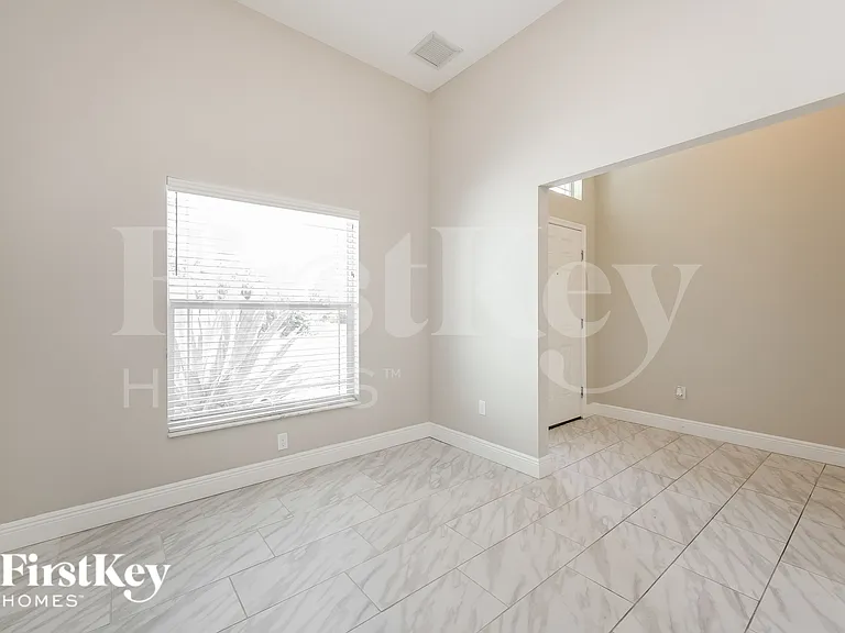 2718 26th St W — Photo 3