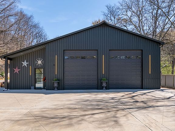 2nd image of 2896 Fly Rd