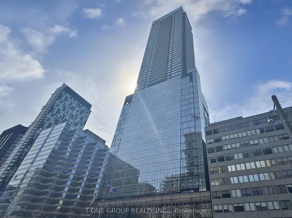 488 University Ave, Toronto, ON