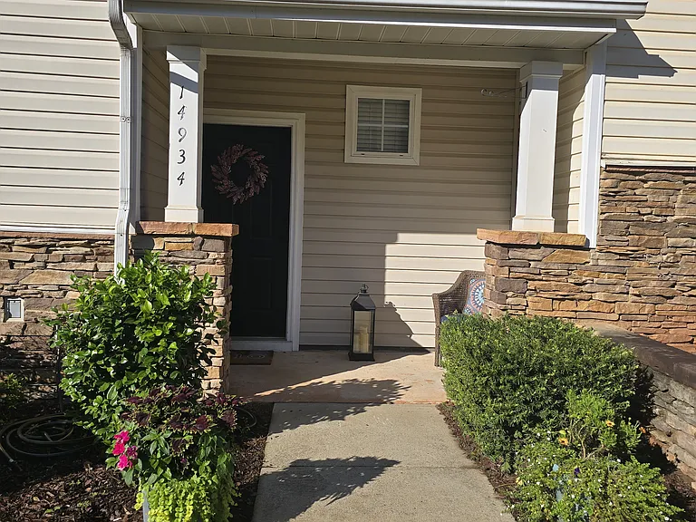 14934 Scothurst Ln — Photo 2