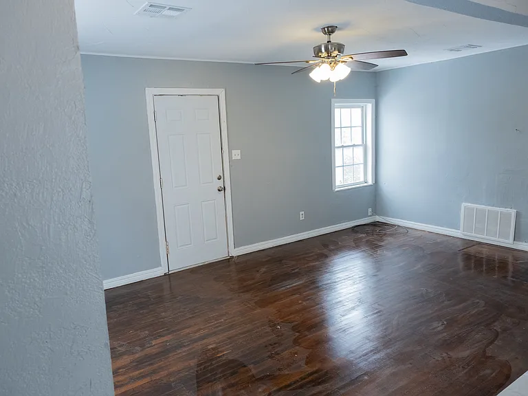 1249 Bellevidere Dr — Photo 3