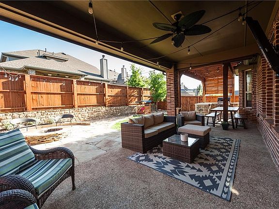 5th image of 1512 Presley Way