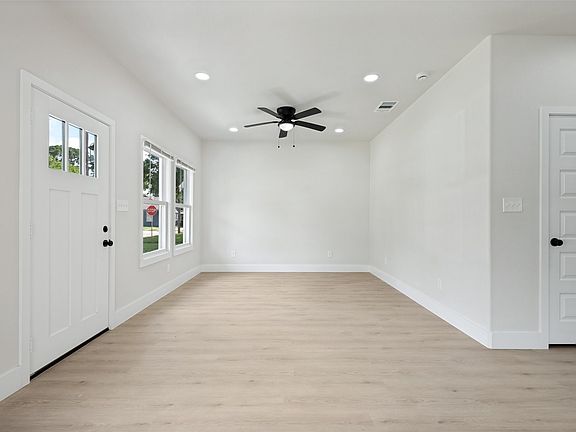4th image of 2834 Tanner St